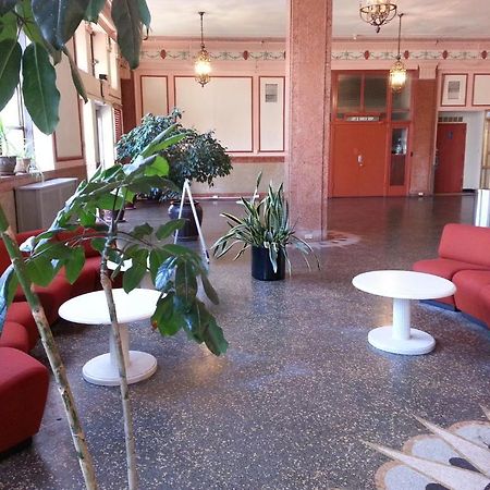 Hotel Riviera Ньюарк Экстерьер фото
